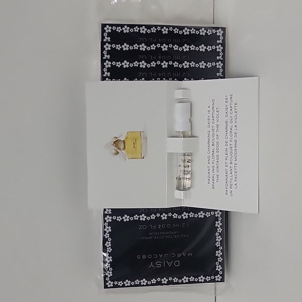 12 VIALS Marc Jacobs Daisy eau de toilette sample sealed pack